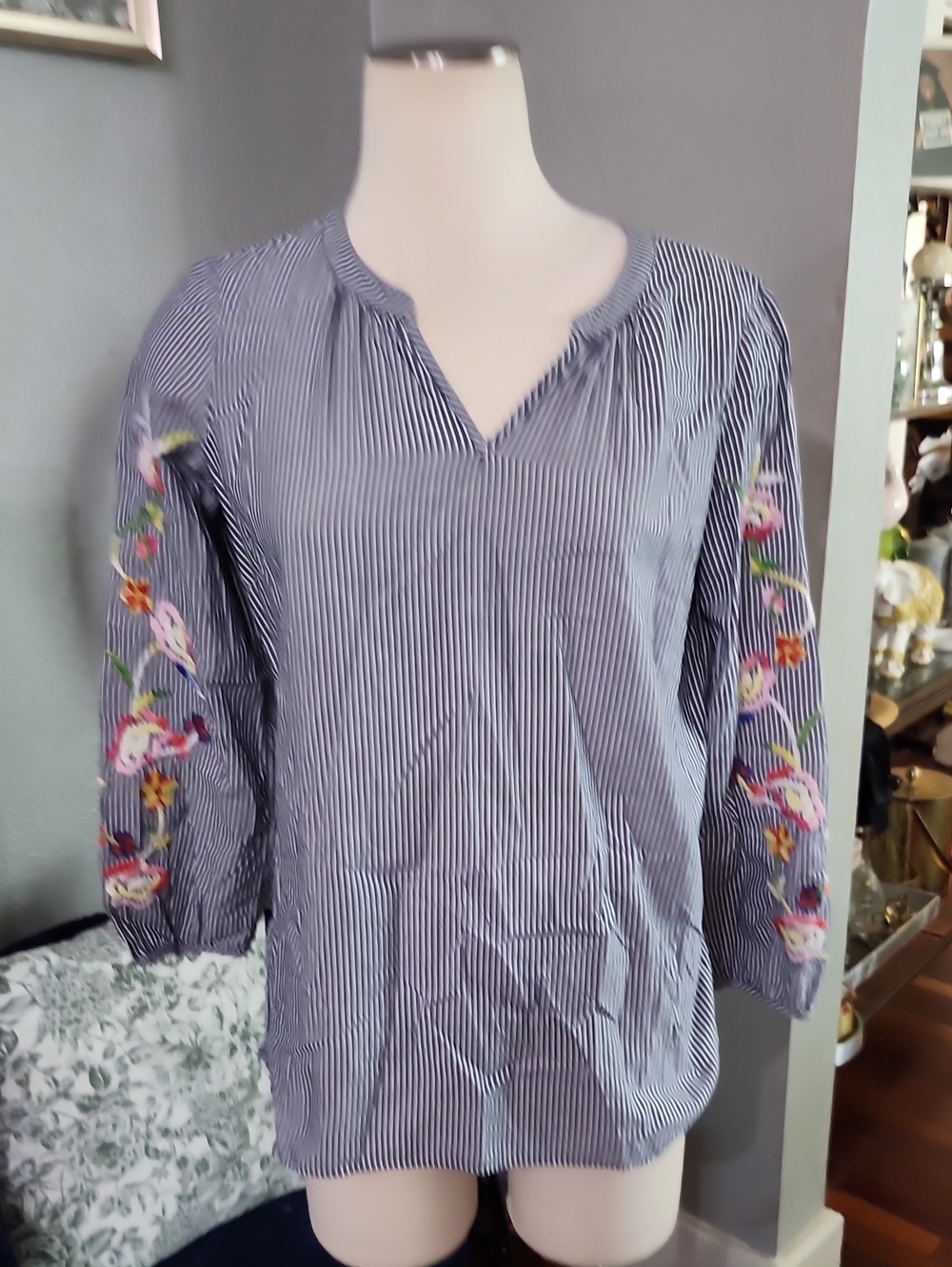 Talbots Striped Navy Floral Embroidered Peasant Top Sz Medium Petite